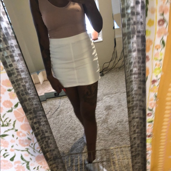 High waisted white skirt size large - Picture 5 of 5